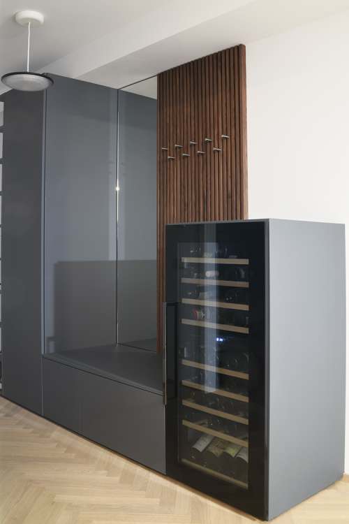 Garderobe Weinschrank