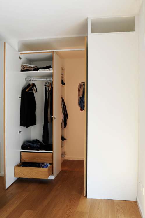 Kleiderschrank mit Oberlicht auf Kleiderschrank mit Oberlicht auf