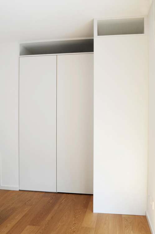 Kleiderschrank mit Oberlicht