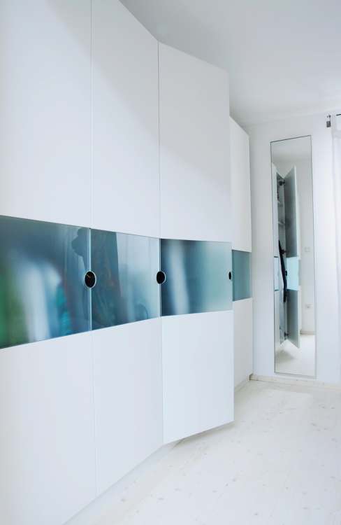 Schlafzimmerschrank satin geöffnet Schlafzimmerschrank satin geöffnet