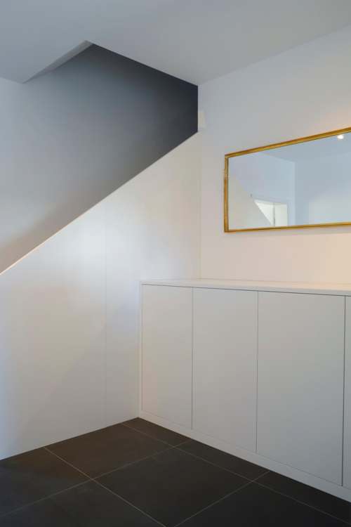Treppenseitenwand und Schuhregal Treppenseitenwand und Schuhregal