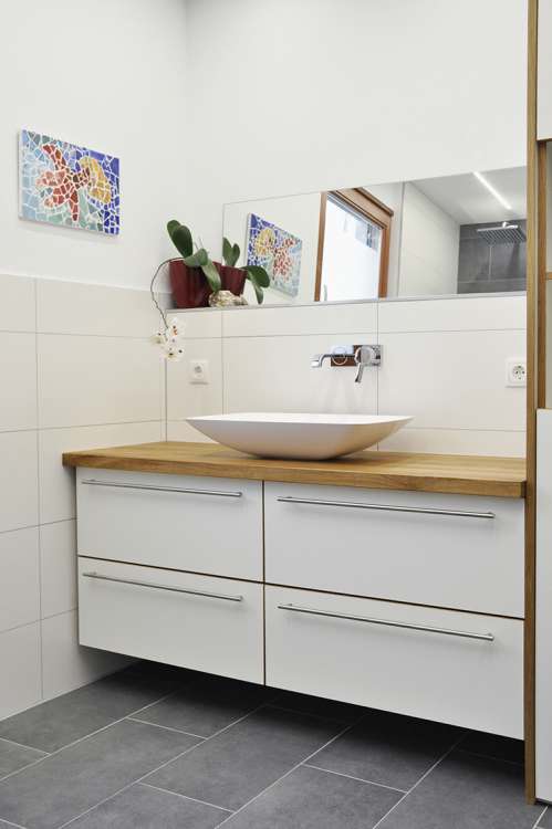 Waschbeckenunterschrank mit Griffen Waschbeckenunterschrank mit Griffen